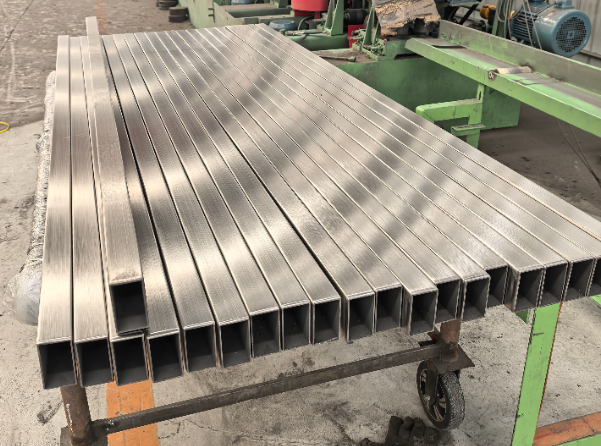 儋州建筑工程行业用不锈钢无缝钢管